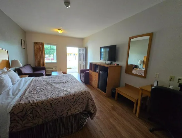 Whitesboro Inn & Suites hotel detail image 2