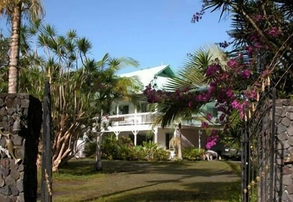 Lava Tree Tropic Inn hotel hero