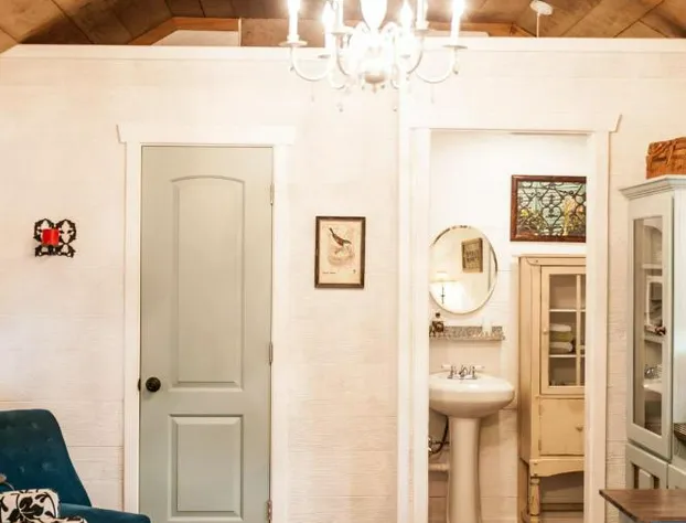 The Alexander at Creek Road hotel detail image 3