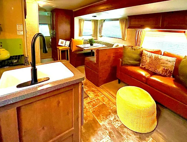 The Alexander at Creek Road hotel detail image 4