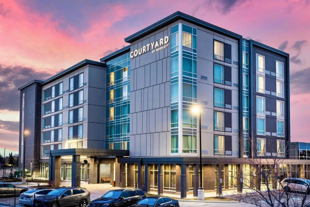 Courtyard by Marriott Burlington hotel hero