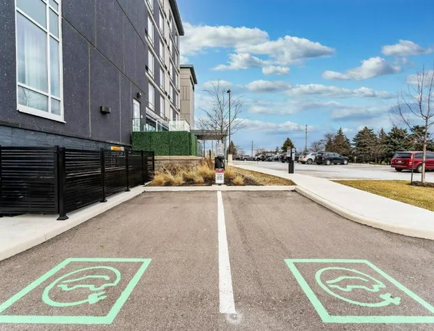 Courtyard by Marriott Burlington hotel detail image 2