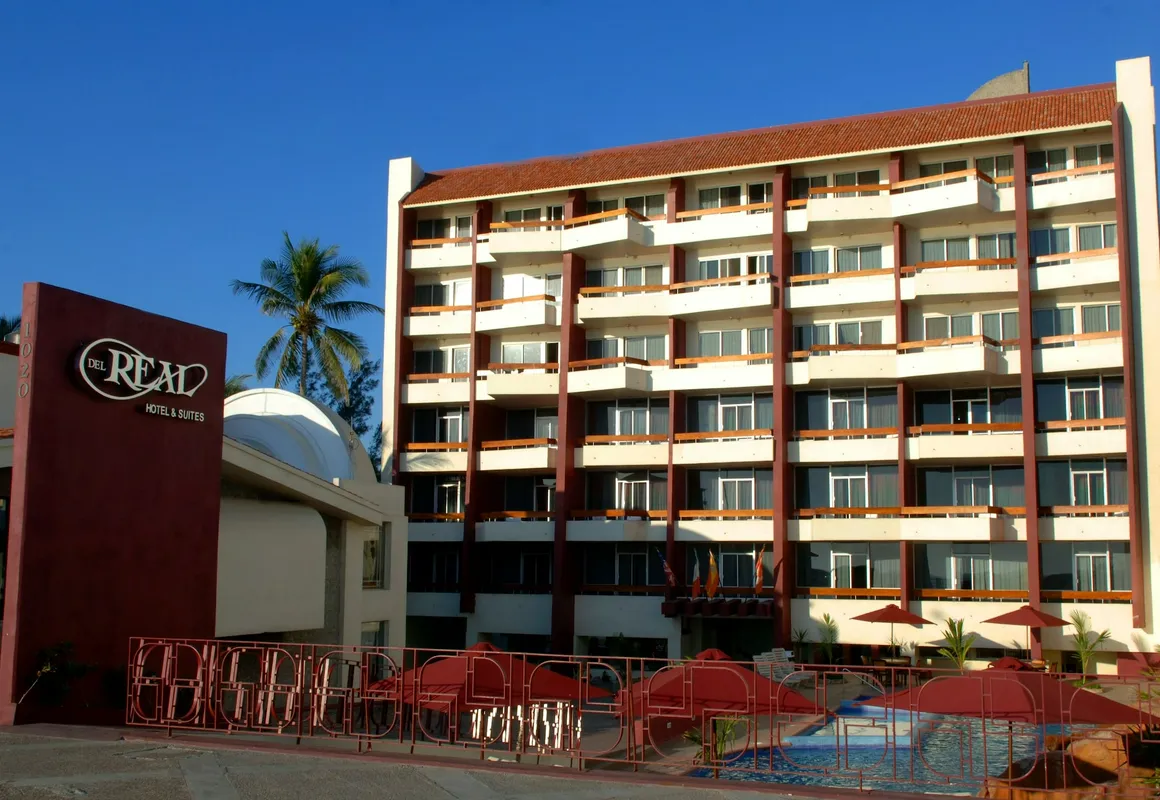 Del Real Hotel & Suites hotel hero