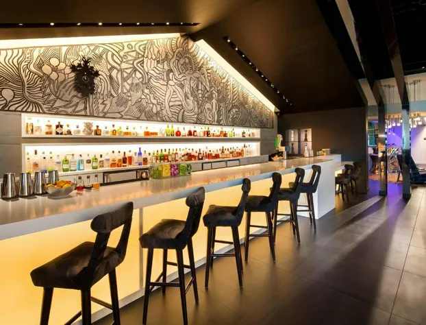 W Bellevue hotel detail image 3