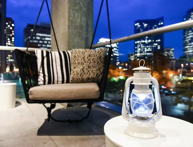 W Bellevue hotel detail image 4