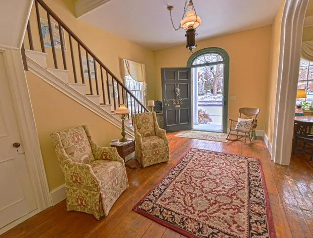 B&B at Oliver Phelps hotel detail image 4