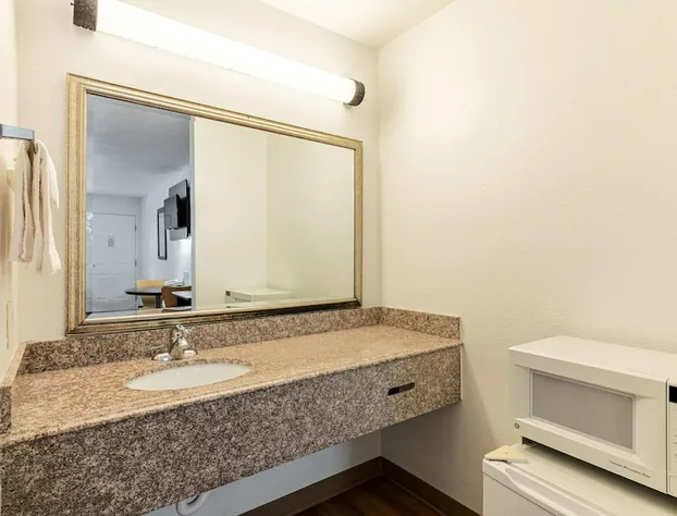 Econo Lodge hotel detail image 4