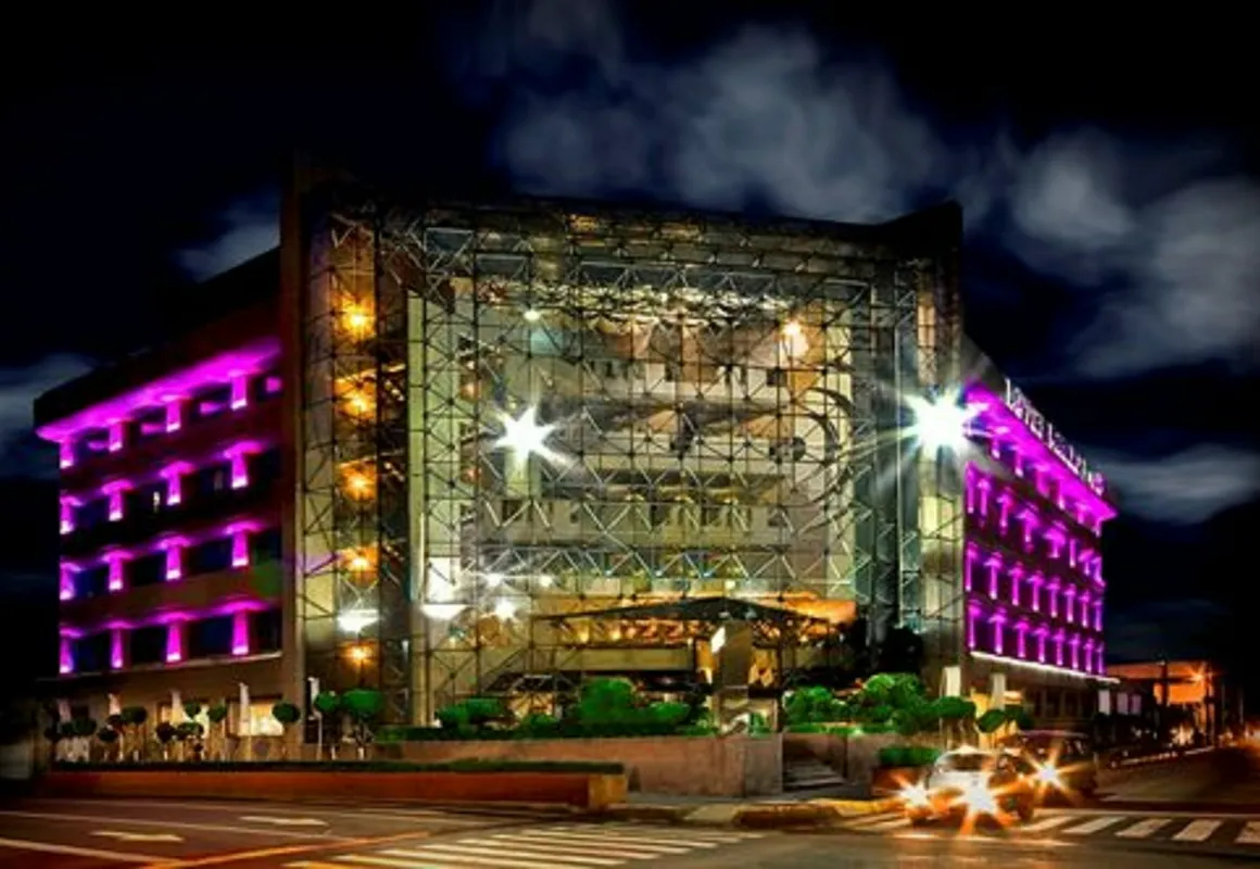 Grand Prix-WeEnjoyHotels-Aeropuerto hotel hero