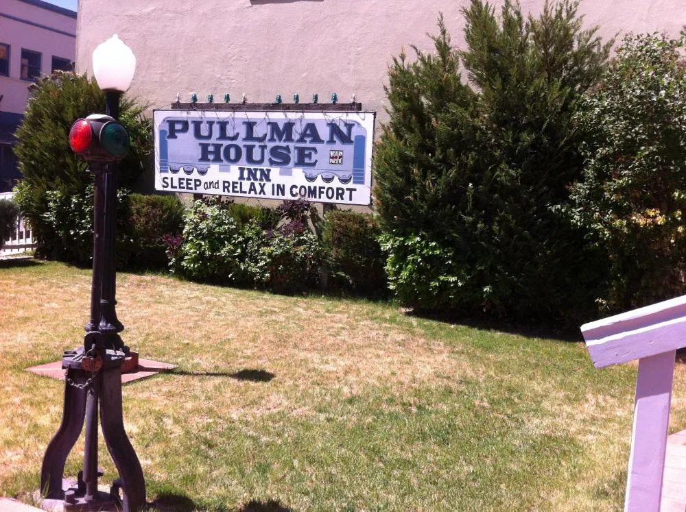 Pullman House Inn hotel hero