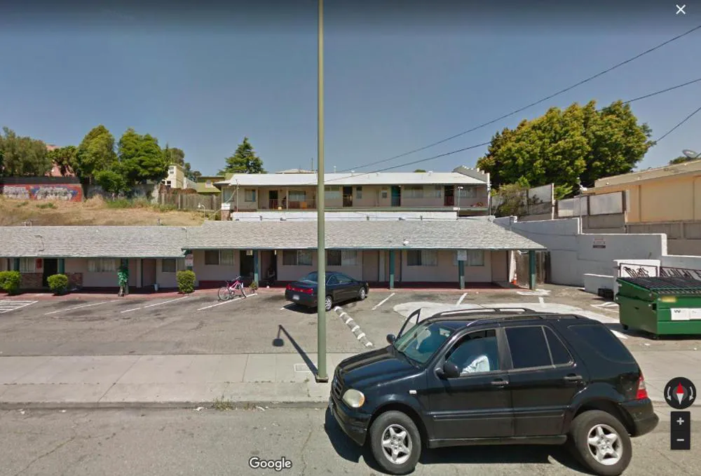 Commodore Motel hotel hero