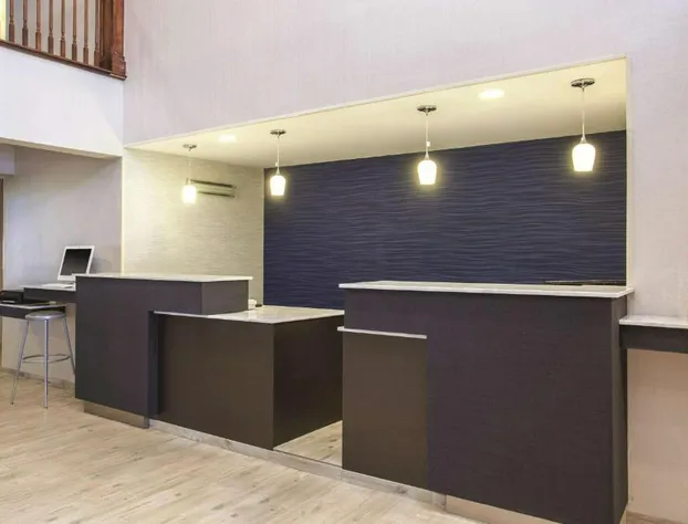 La Quinta Inn by Wyndham Richmond South hotel detail image 2