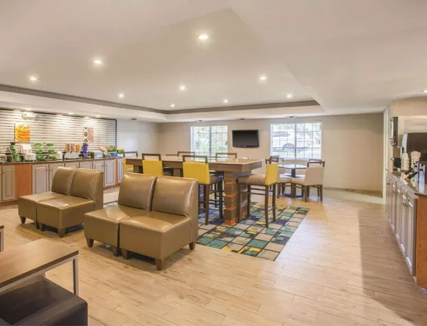 La Quinta Inn by Wyndham Richmond South hotel detail image 4