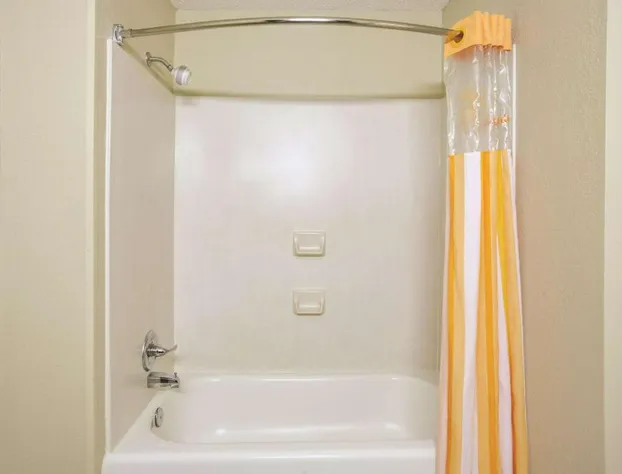 La Quinta Inn by Wyndham Richmond South hotel detail image 2