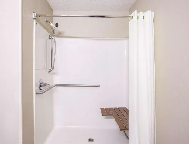 La Quinta Inn by Wyndham Richmond South hotel detail image 3