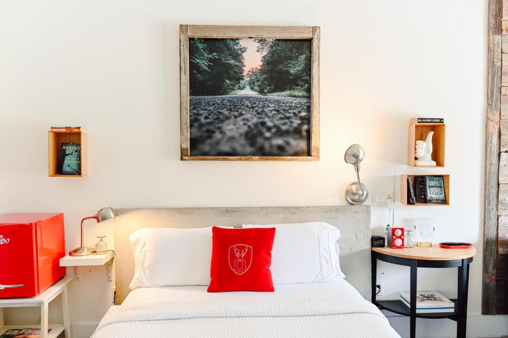 Edisons Inn hotel hero