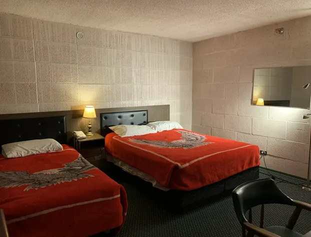 Sheridan Lawrence Inn hotel detail image 4