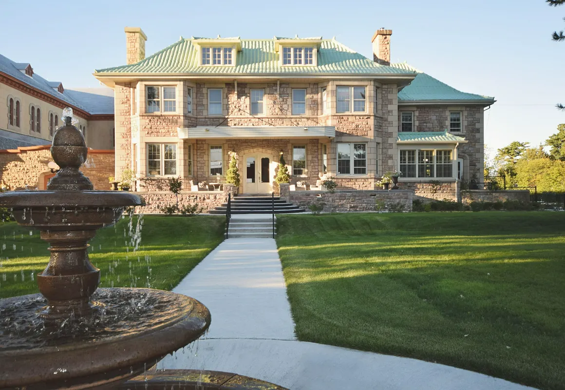 Manoir Chamberland (Adults Only, No Pets) hotel hero