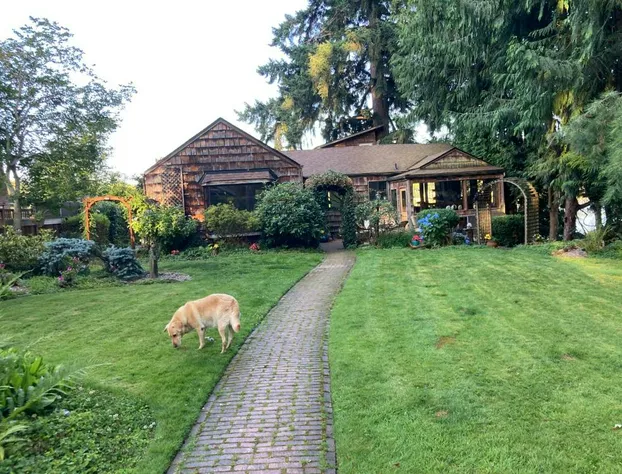 Cottage Lake Bed and Breakfast hotel detail image 2