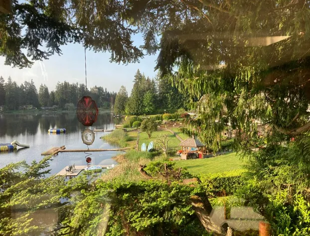 Cottage Lake Bed and Breakfast hotel detail image 1