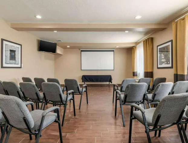 Comfort Suites San Antonio Airport North hotel detail image 4