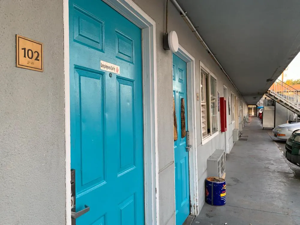 Tiki Lodge McHenry - Downtown Modesto hotel hero