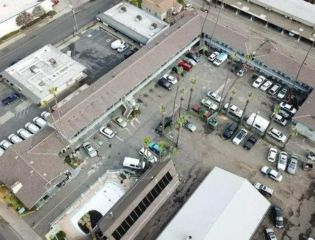 Tiki Lodge McHenry - Downtown Modesto hotel detail image 1