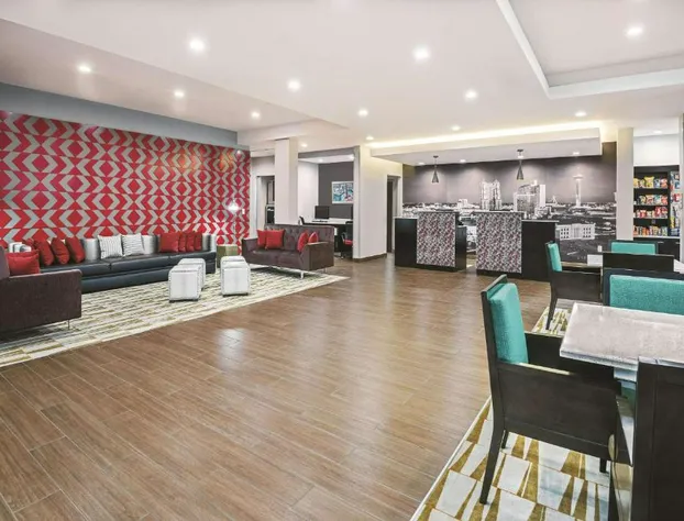 La Quinta by Wyndham San Antonio by Frost Bank Center hotel detail image 4