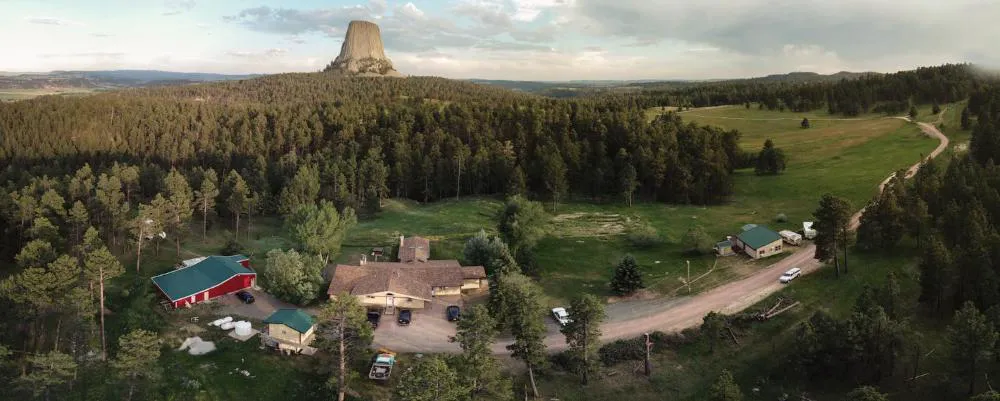 Devils Tower Lodge hotel hero