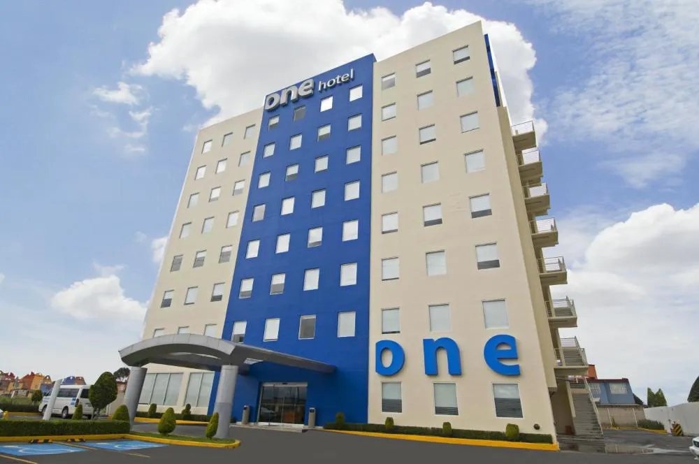 One Toluca Aeropuerto hotel hero