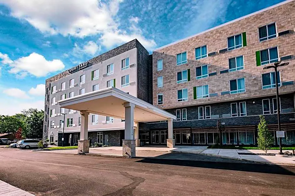 Courtyard by Marriott Toledo West hotel hero