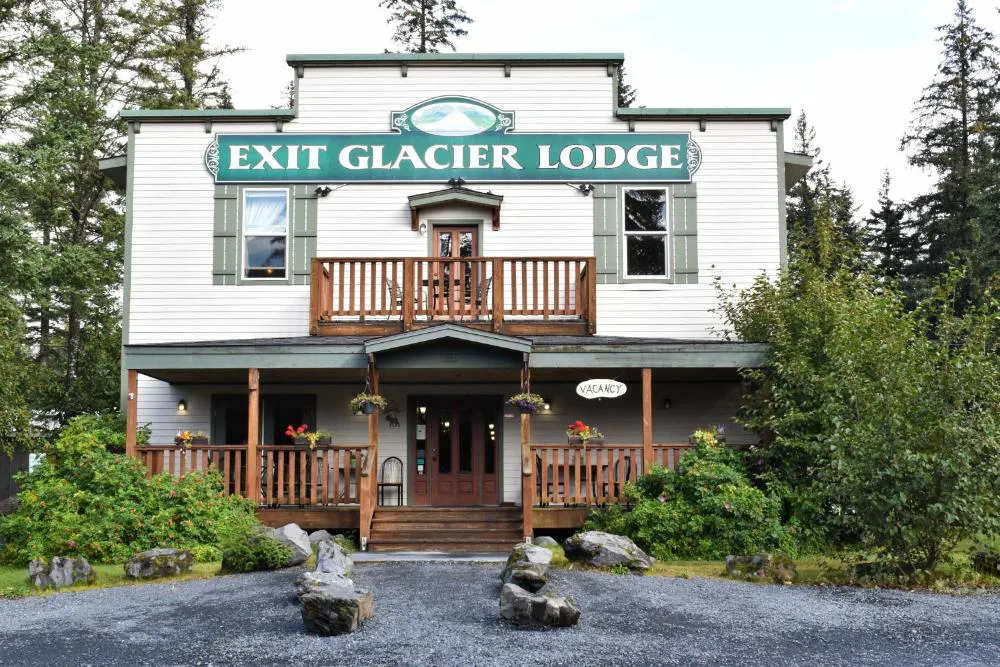 Exit Glacier Lodge hotel hero