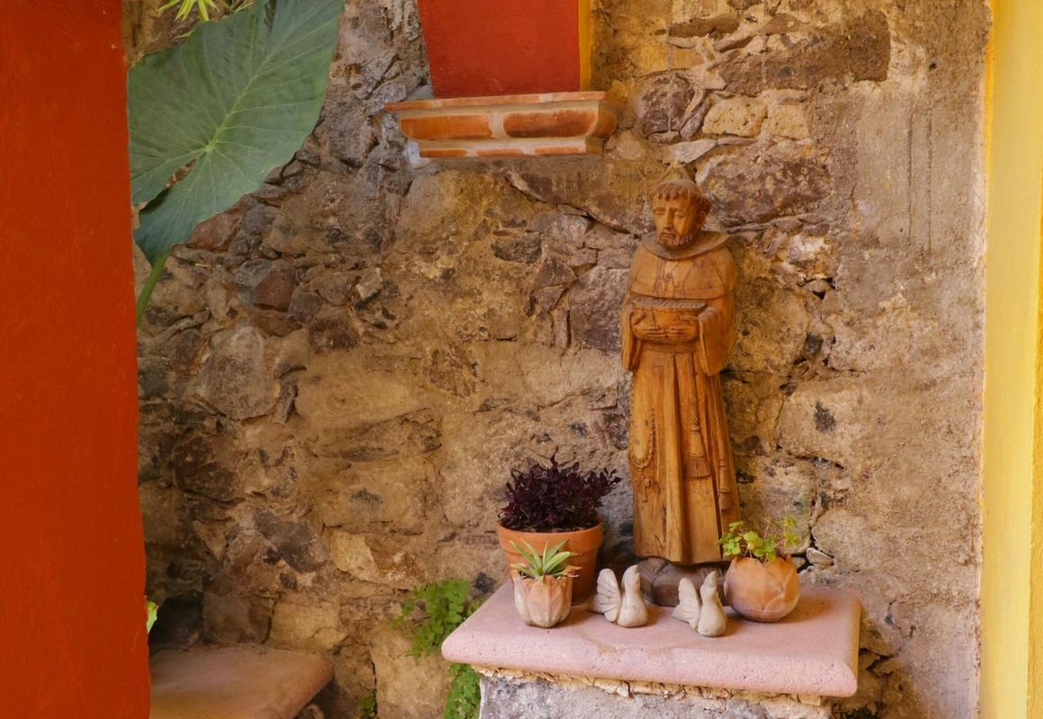 Casa Mia Suites hotel hero