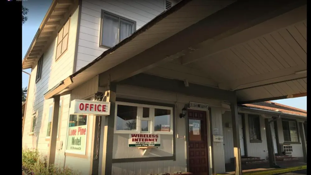 Lone Pine Motel hotel hero