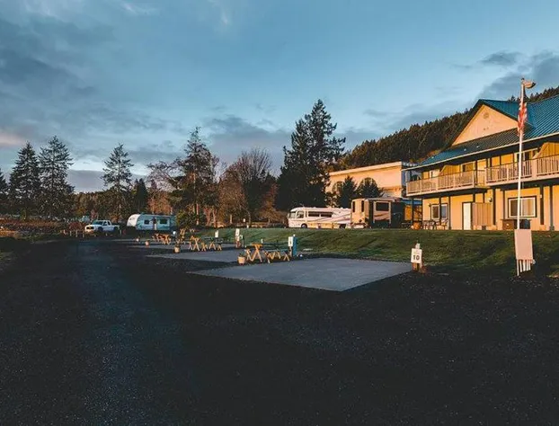 Watefront at Potlatch hotel detail image 2