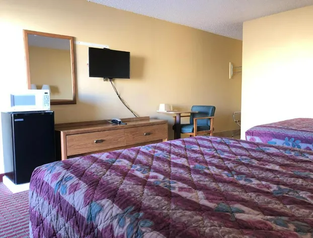 Deluxe Inn Motel hotel detail image 4