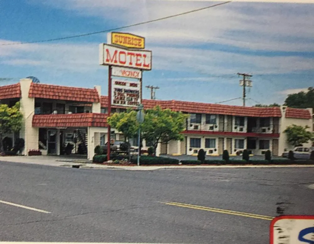 Sunrise Motel hotel hero