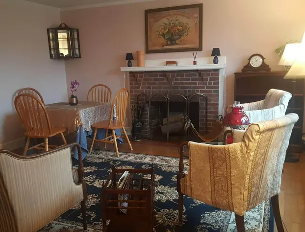 Natalie House - Boston hotel detail image 3