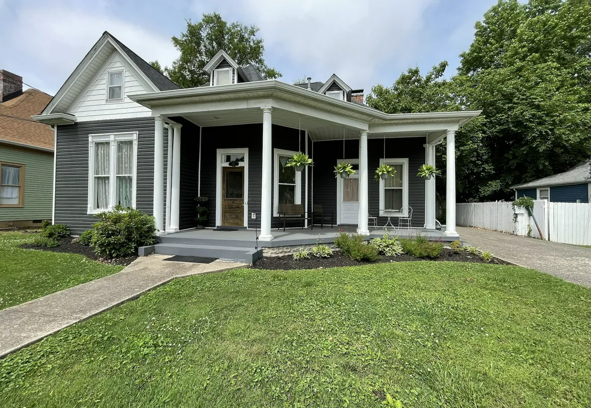 Carriage Lane Inn hotel hero