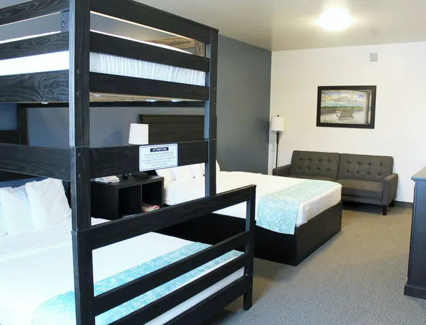 Roadhouse 52 Inn & Suites hotel detail image 3