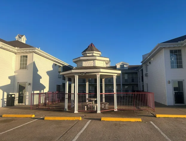 Osage Village Inn Near Lake Ozarks US 54 hotel detail image 3