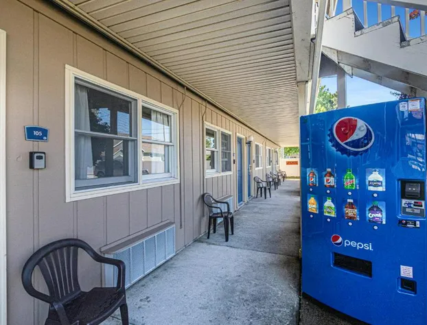 Ludington Pier House hotel detail image 2