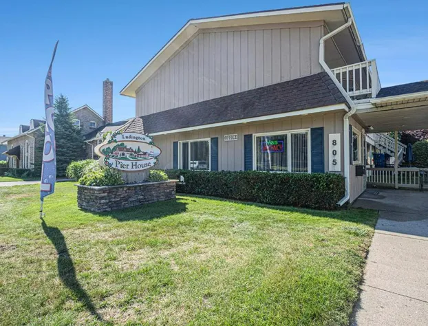 Ludington Pier House hotel detail image 4