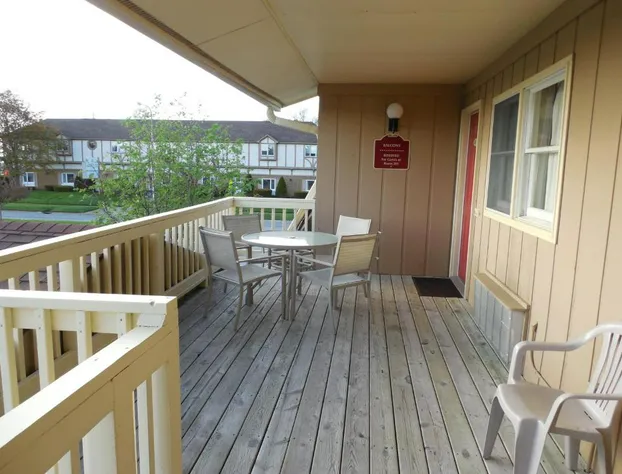 Ludington Pier House hotel detail image 4