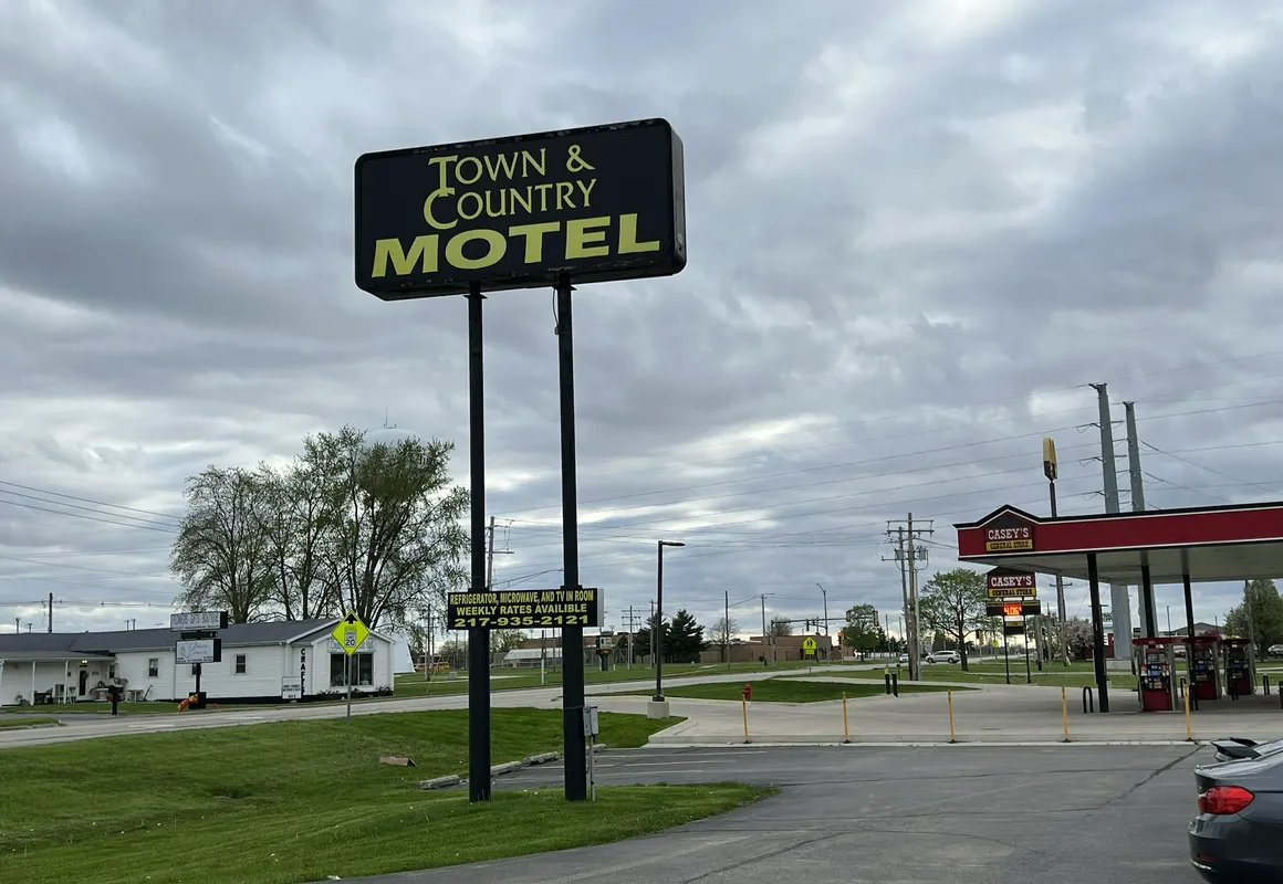 Town & Country Motel hotel hero