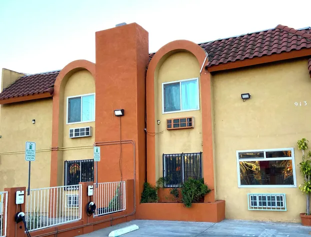 Robinhood Motel Anaheim West hotel detail image 1