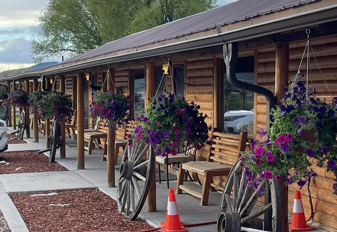 Sportsman Motel hotel hero