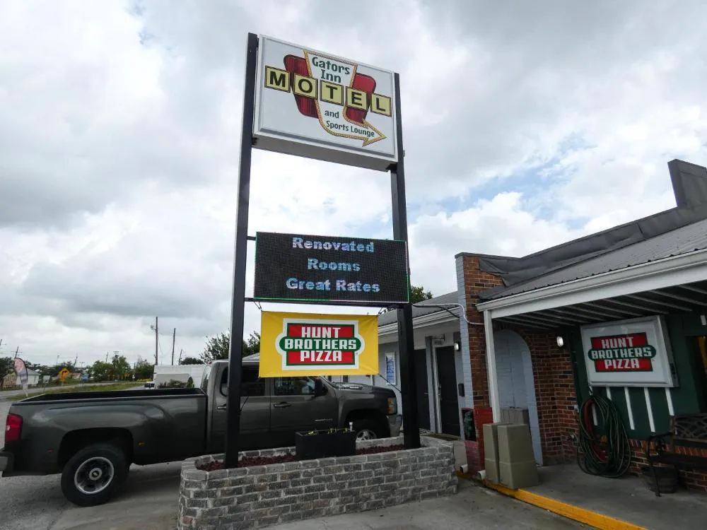 Gators Inn hotel hero