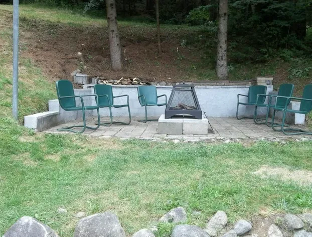 Carriage House Motor Inn hotel detail image 2