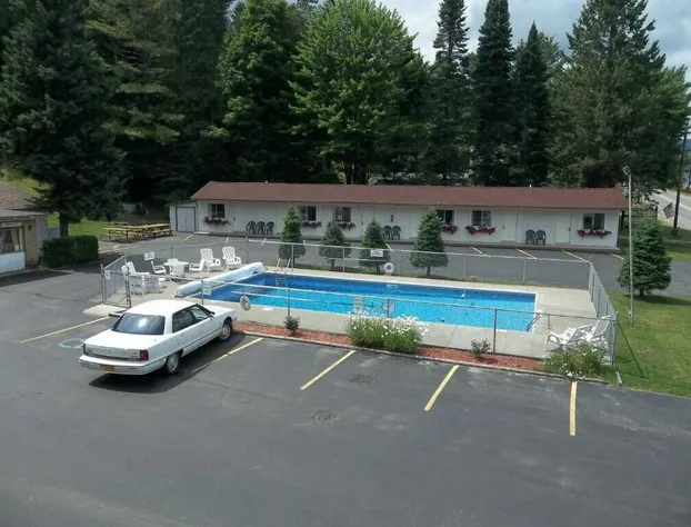 Carriage House Motor Inn hotel detail image 4