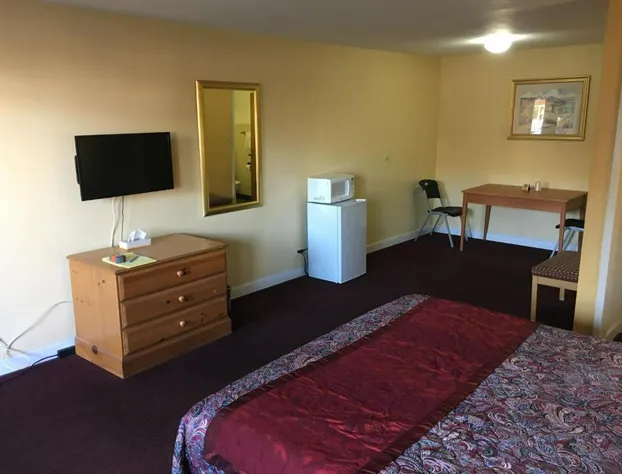 Midway Inn & Suites hotel detail image 4